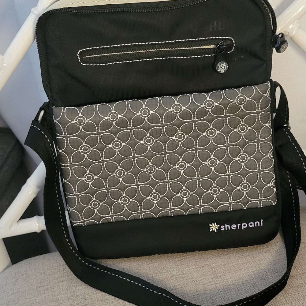 Sherpani Black and Gray Patterned Messenger Bag